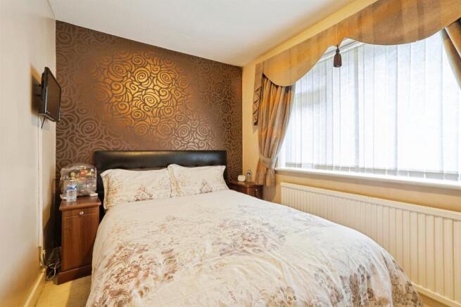 5 bed Detached for sale Image 12