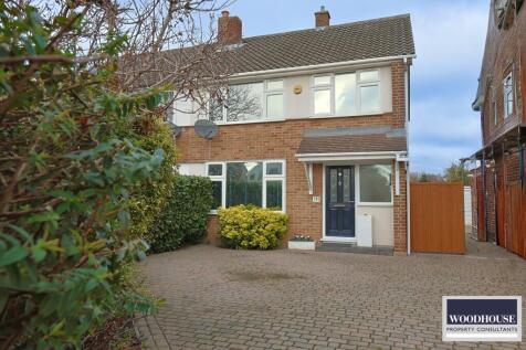 Cadmore Lane, Cheshunt, EN8