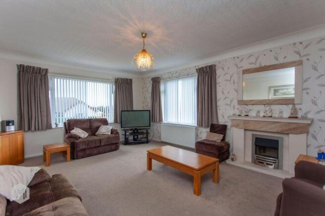 Falshaw Drive, Bury, BL9 photo 4