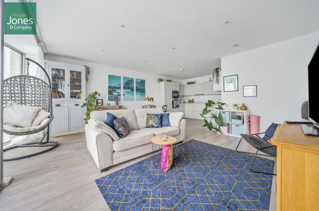 Lounge/ Dining