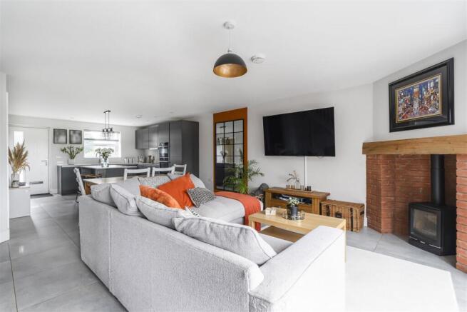 2 Skylark Close, Swinford