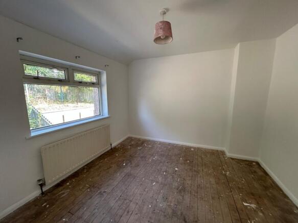 2 bed Semi-Detached to rent Image 6