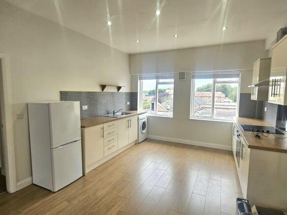 2 bed Flat to rent Image 3