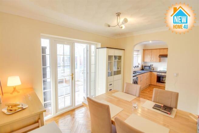 DINING ROOM: