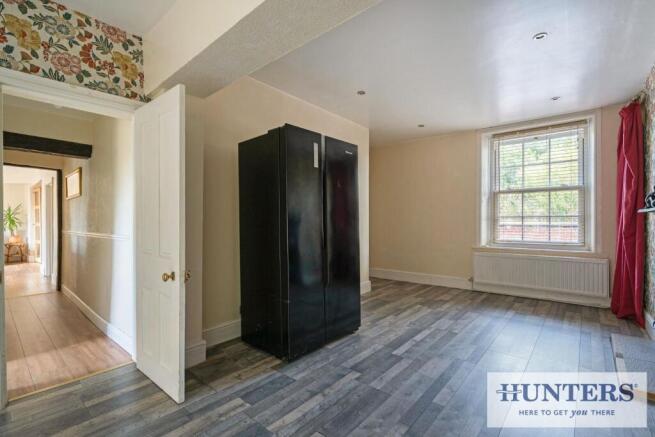 5 bed Semi-Detached for sale Image 5