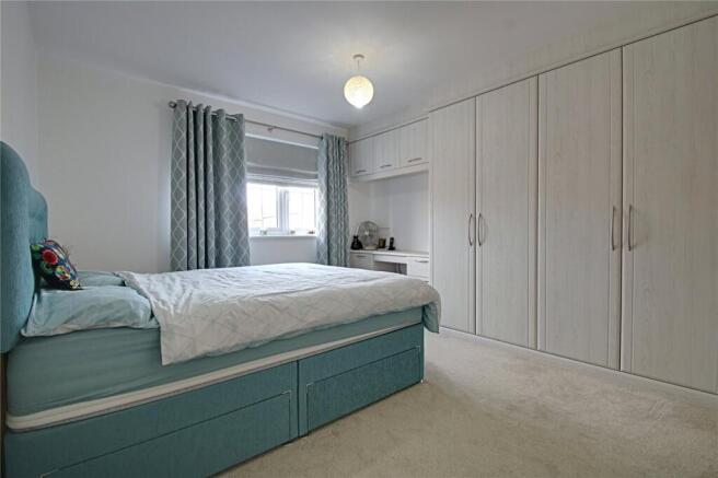 5 bed Detached for sale Image 11