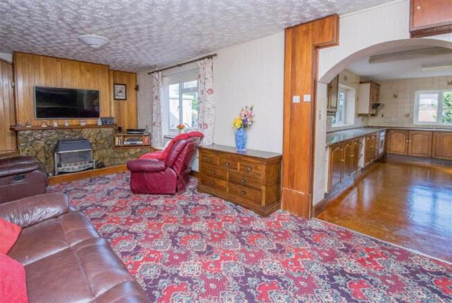 FAMILY/LIVING ROOM