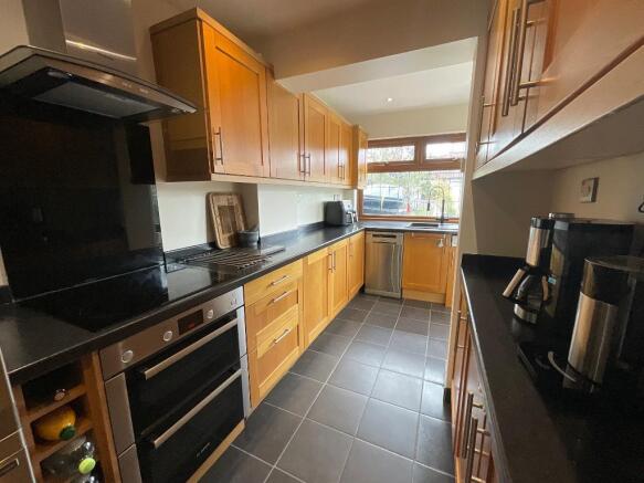 KITCHEN 15'7 x 7'3>6'4