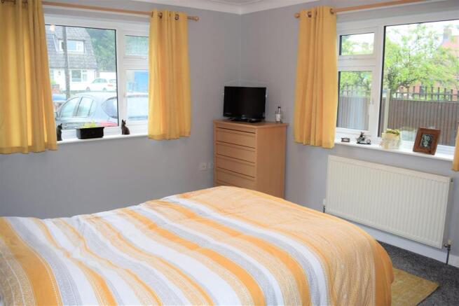 FRONT BEDROOM