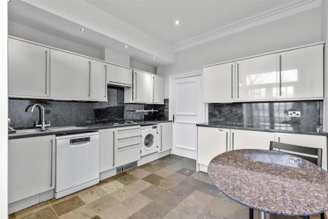 3 bed Apartment for sale Image 7