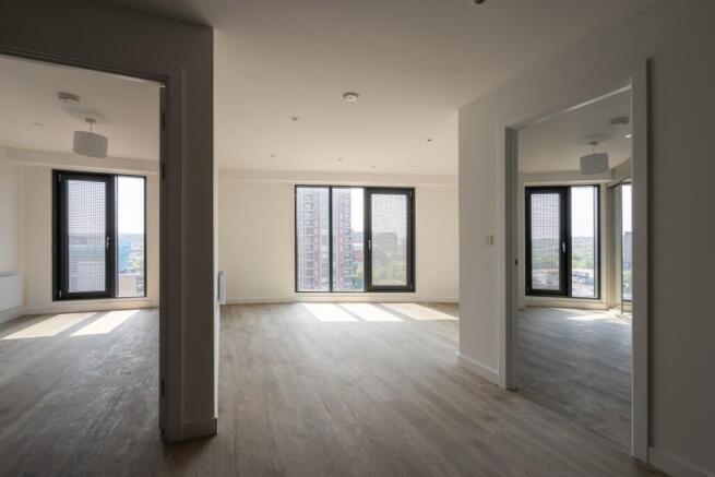 3 bed Flat to rent Image 5