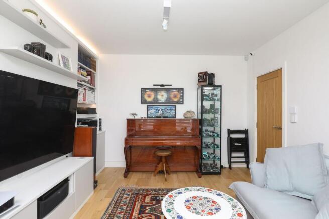 4 bed Semi-Detached for sale Image 11