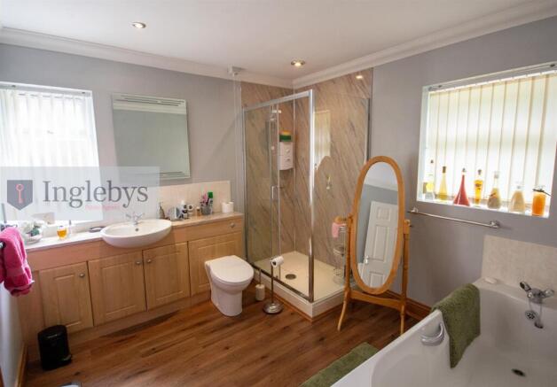 2 bed Detached Bungalow for sale Image 12