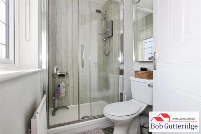 EN-SUITE SHOWER ROOM