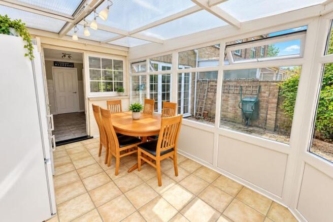 Chantry Close, Highcliffe, Dorset. BH23 5NQ photo 4