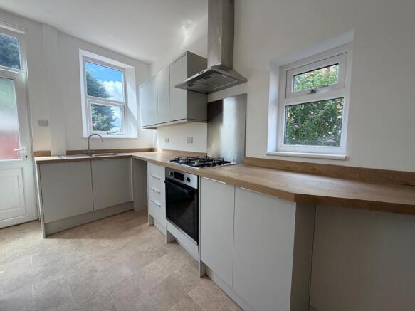 4 bed End of Terrace to rent Image 4