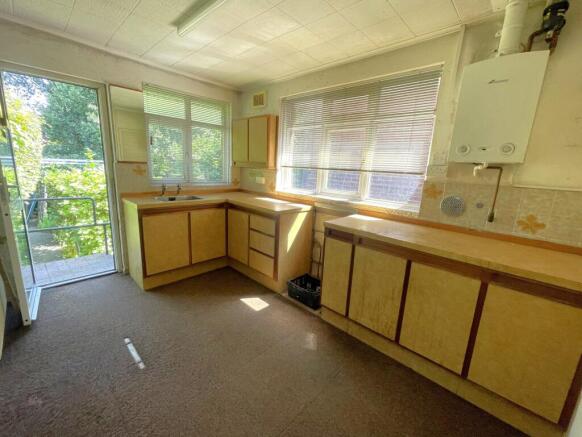* Auction Sale * Lordswood, Southampton photo 4