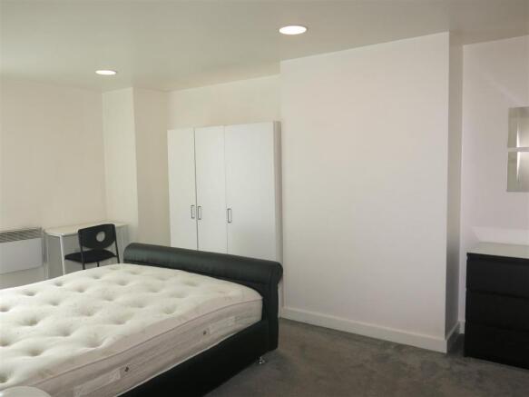 Bedroom One (2).JPG