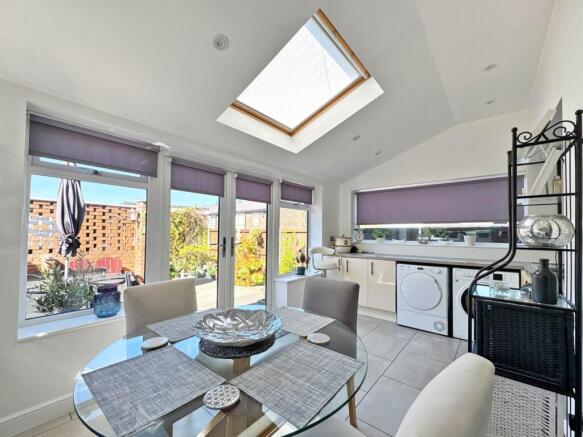 3 bed Town House for sale Image 9