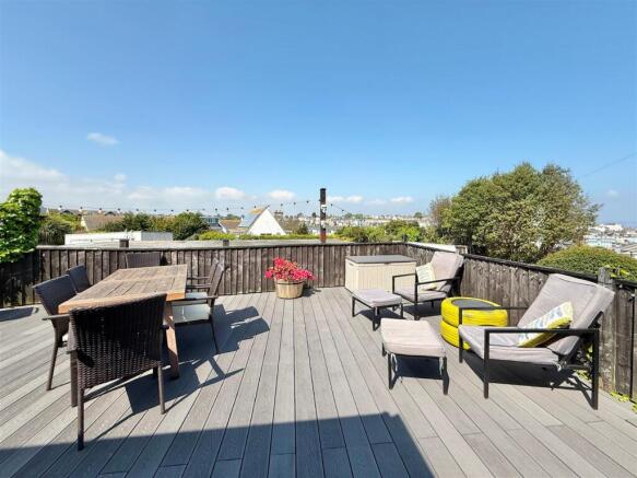 Rear Deck Seating Area.JPG