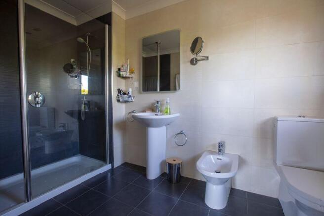 MASTER ENSUITE