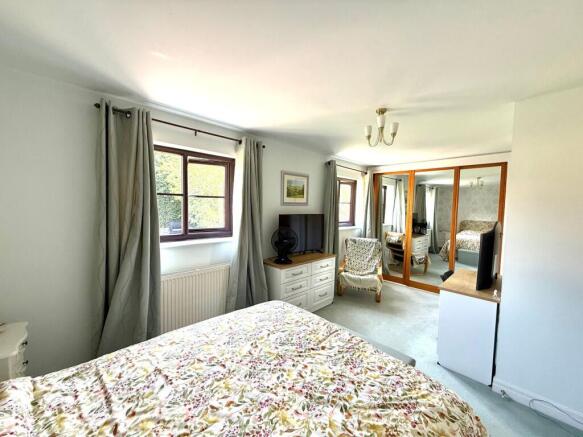 4 bed Detached for sale Image 11