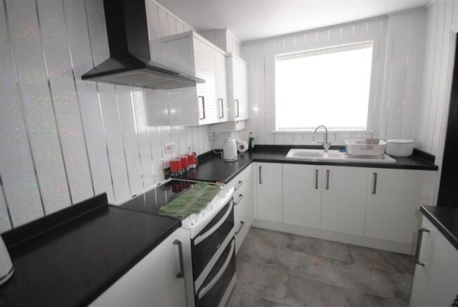 Kitchen (to the rear)