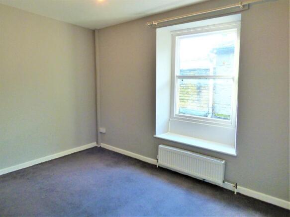3 bed Apartment to rent Image 6