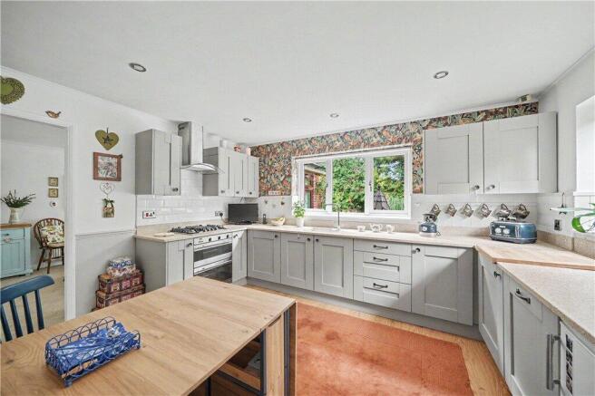 4 bed Detached for sale Image 7