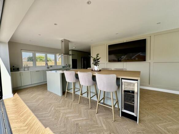 4 bed Detached for sale Image 6