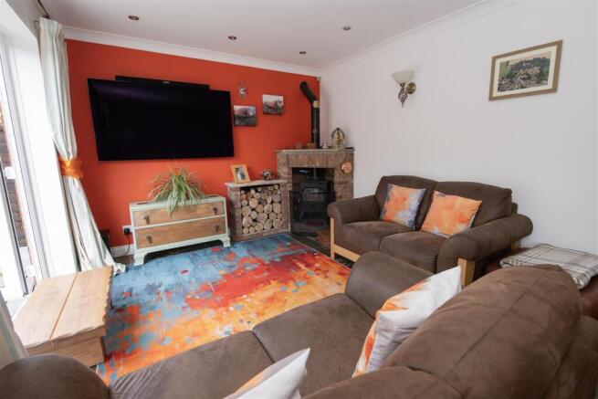 5 bed Detached for sale Image 11