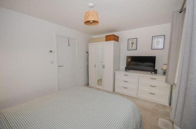 Bedroom 1 pic 2.jpg