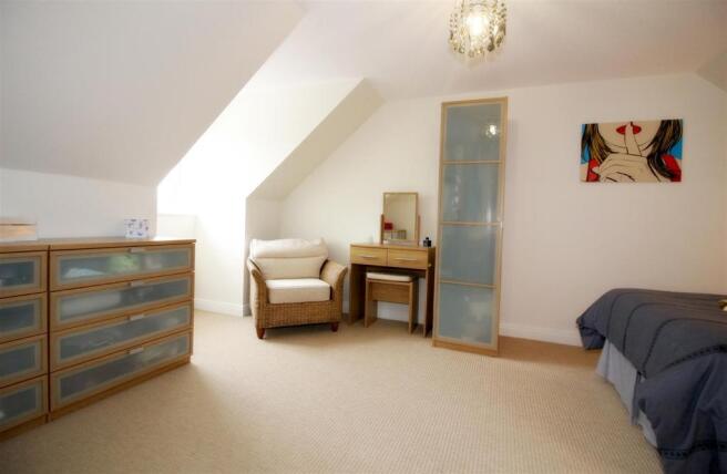 7020_Cawthorn Close.