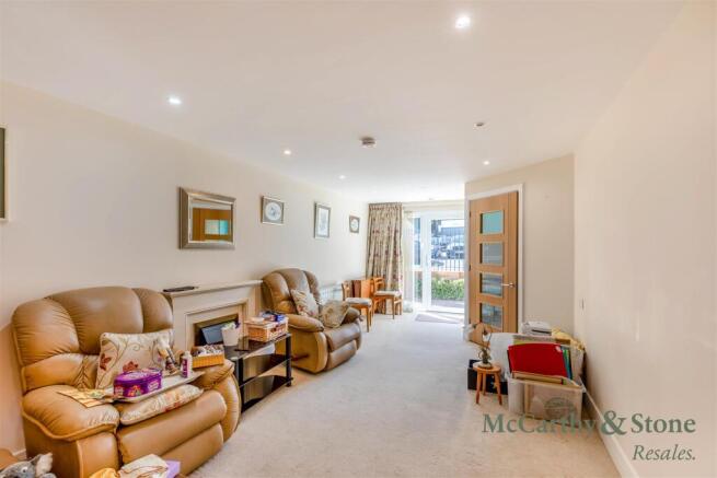 8705280-interior05.jpg