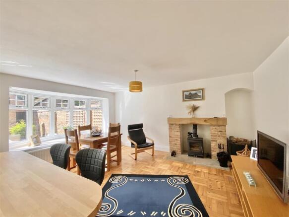 4 bed Detached for sale Image 7