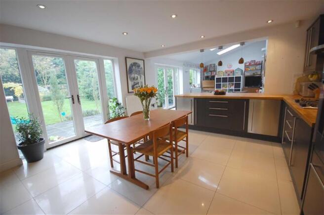 FAMILY KITCHEN