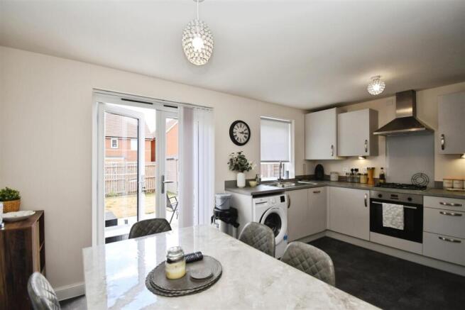 3 bed Semi-Detached for sale Image 3
