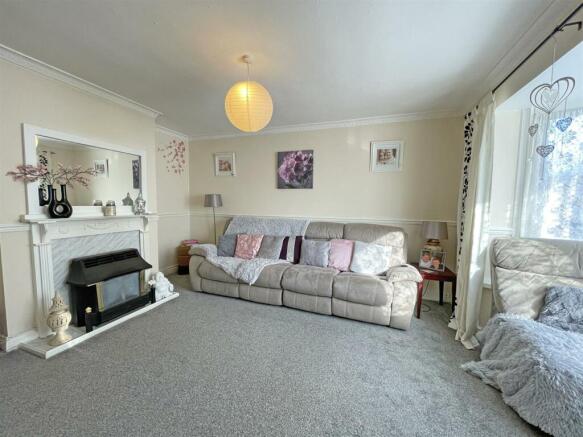 West Mailling Avenue  Lounge 4.....jpg