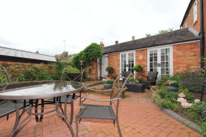 LANDSCAPED GARDEN