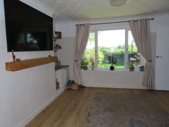 3 bed Semi-Detached for sale Image 2