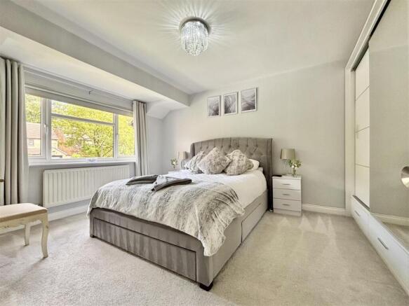 4 bed Detached for sale Image 11