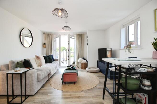 2 bed Flat for sale Image 5