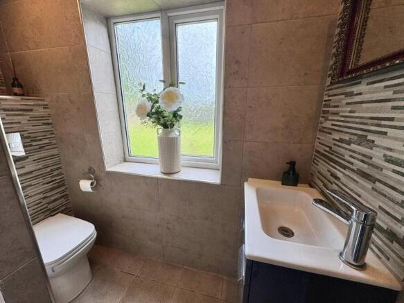 4 bed Detached for sale Image 8