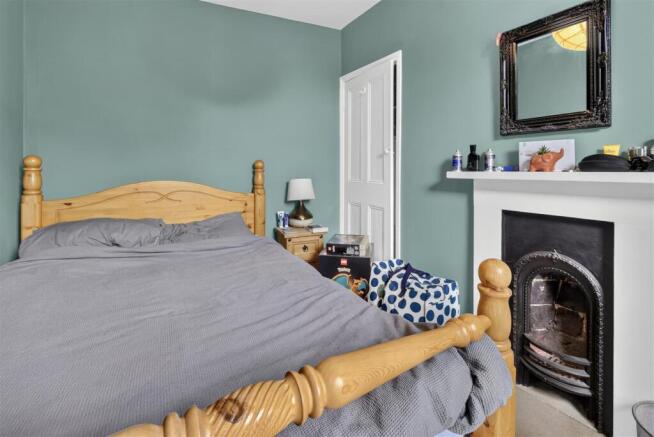 3 bed Terraced for sale Image 12