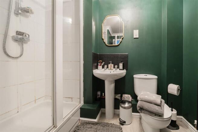 En-Suite Bathroom