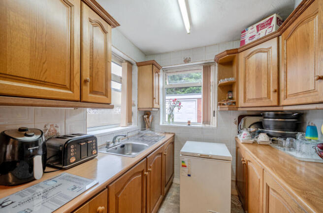4 bed Semi-Detached for sale Image 4