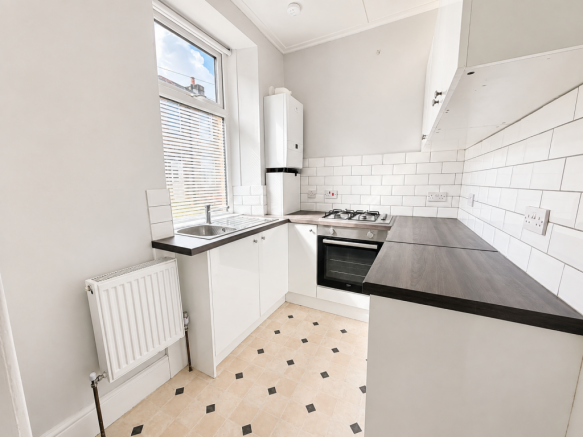 2 bed Terraced to rent Image 4