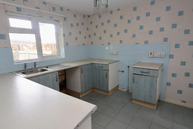 Kitchen with breakfast bar