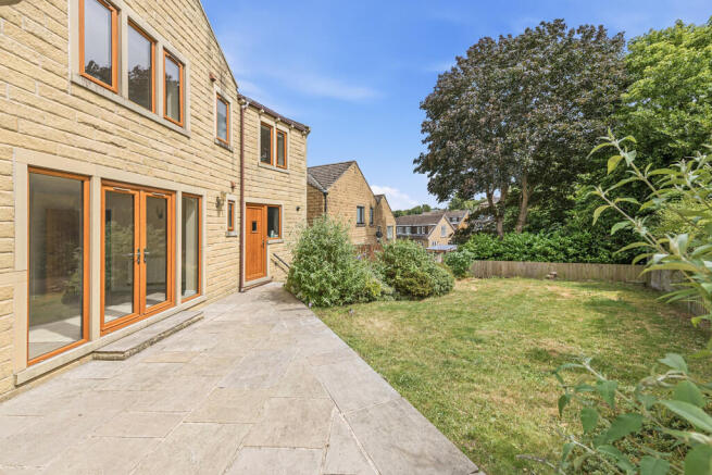5 bed Detached for sale Image 10