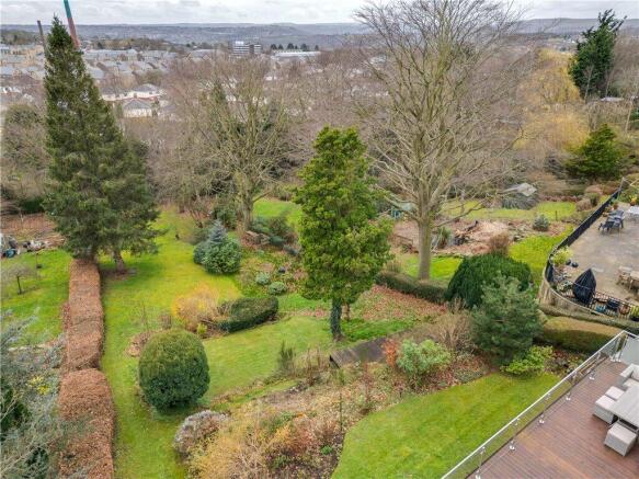 Extensive Gardens